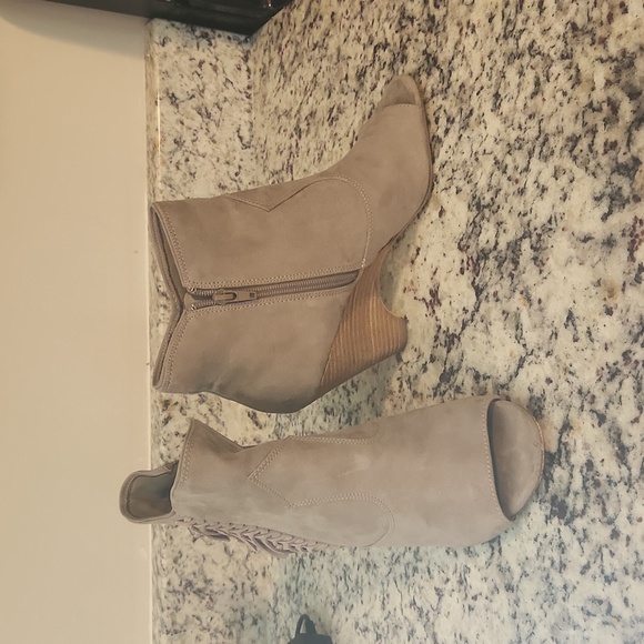 Gray Carlos Santana Suede Open Toe Heeled Ankle Boots/Wedge - Picture 10 of 11